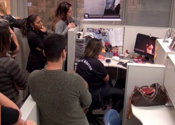 Michelle Nascimento assiste seu novo clipe junto com a equipe MK (#MKnãoPARA)