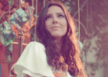 Esther Marcos – 💑😍 Meio Sem Querer  (Clipe Oficial MK Music)