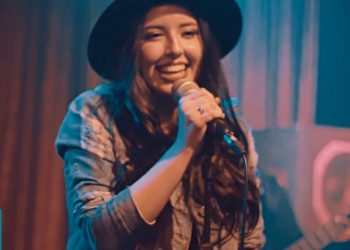 Esther Marcos – Tua Palavra (Clipe Oficial MK Music)