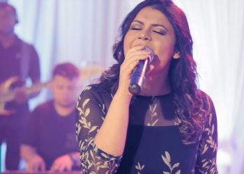 Hellen Miranda – Não Ceda (Live Session)