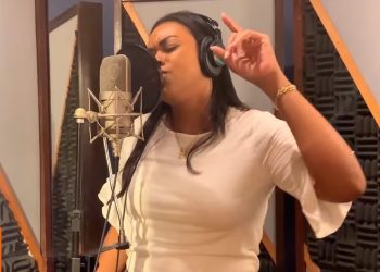 Elaine Martins – Em Estúdio Para Gravar Novo Single de Dia Das Mães (#MKnãoPARA)