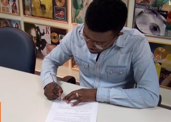 Delino Marçal – Assinatura de Contrato de Gestão do YouTube (#MKnãoPARA)