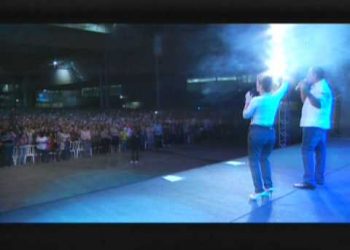 CONGRESSO DT  2012 – Adhemar de Campos e Ana Paula Valadão cantam a música Grande é o Senhor”