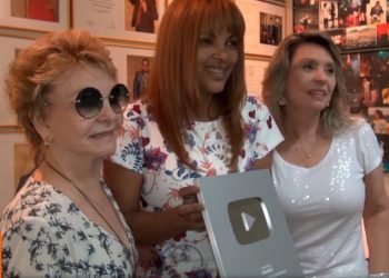 Flordelis – Entrega da Placa de 100 Mil Inscritos do Canal (#MKnãoPARA)