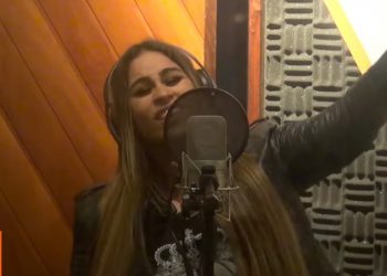 Michele Nascimento – Em estúdio (#MKnãoPARA)