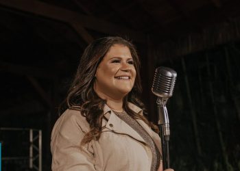 Midian Lima – Aguenta Coração (Clipe Oficial MK Music)