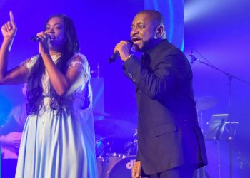 Elaine Martins feat. Álvaro Tito – O Reino (Ao Vivo)