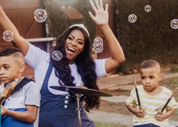 Elaine Martins – Criança Nota 10 (Clipe Oficial MK Music)