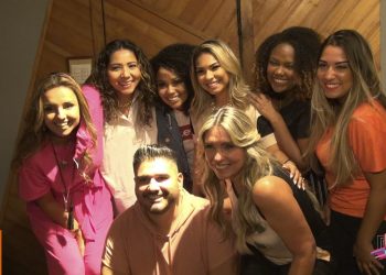 Elas cantam Voices – Bastidores ensaio Acústico 93 (#MKnãoPARA)