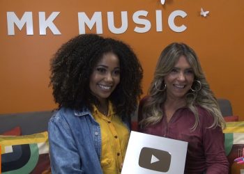 Paola Carla – Entrega da Placa de 100K do YouTube (#MKnãoPARA)