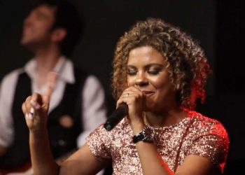 CD Glória e Honra – Nivea Soares OFICIAL