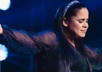 Cassiane – Tremendo E Santo /Abraço Do Noivo / Sinfonia De Louvor – Ao Vivo (Clipe Oficial MK Music)