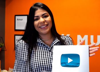 Mariana Aguiar – Placa de 100 mil inscritos no YouTube (#MKnãoPARA)