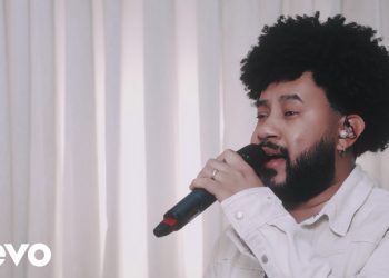 Preto No Branco, Silas Simões – Tua Glória ft. Lorena Fadi, Luã Freitas