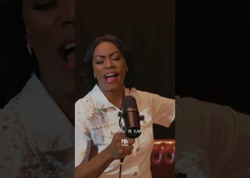 🚨 Marcha imbatível! Assista “Exército de Deus” e seja impactado por esse clipe da Elaine Martins!