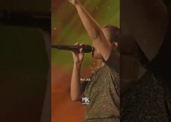 Feliz dia das Mulheres com Bruna Karla no clipe “Tudo É Possível” 🌹