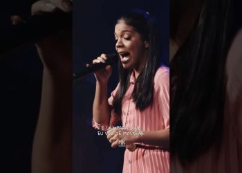 Uma promessa de fé em cada verso. Assista agora “Lembra Que Eu Sou Teu Deus”! #MK #LarissaSantos